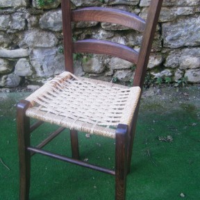 vecchia sedia in paglia