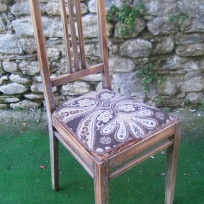 vecchia sedia in legno
